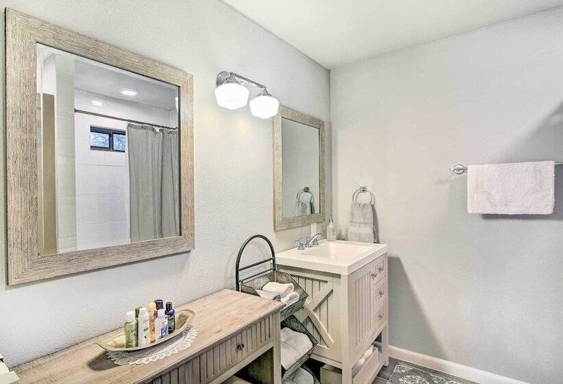 Peaceful Helotes Cabin: Fire Pit, 9 Mi To Old Town