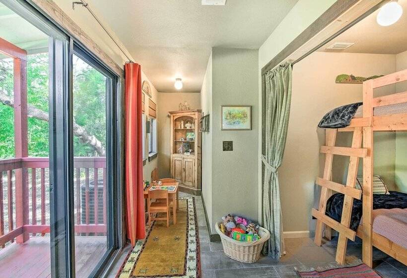 Peaceful Helotes Cabin: Fire Pit, 9 Mi To Old Town