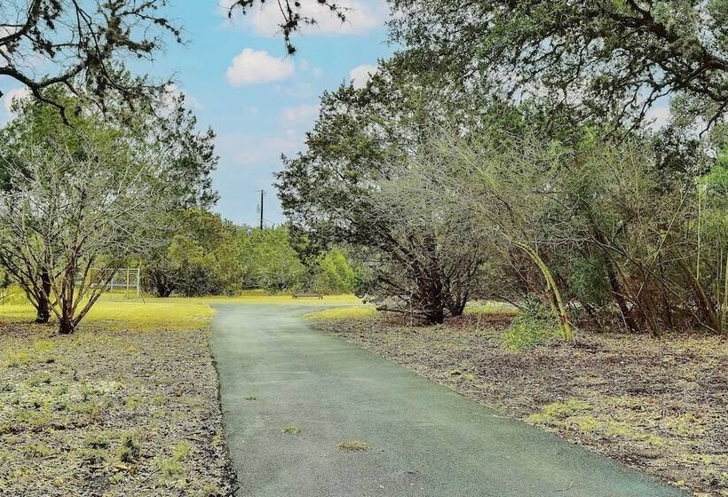 Peaceful Helotes Cabin: Fire Pit, 9 Mi To Old Town