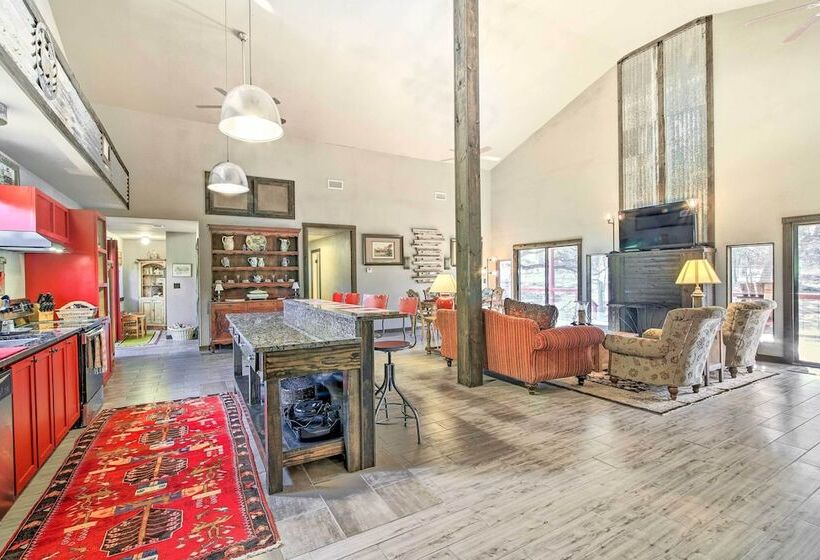 Peaceful Helotes Cabin: Fire Pit, 9 Mi To Old Town