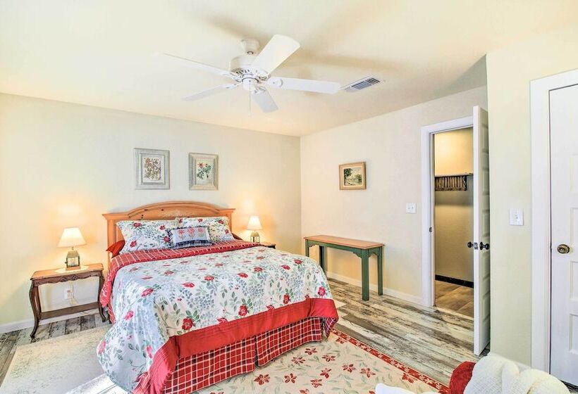 Peaceful Helotes Cabin: Fire Pit, 9 Mi To Old Town