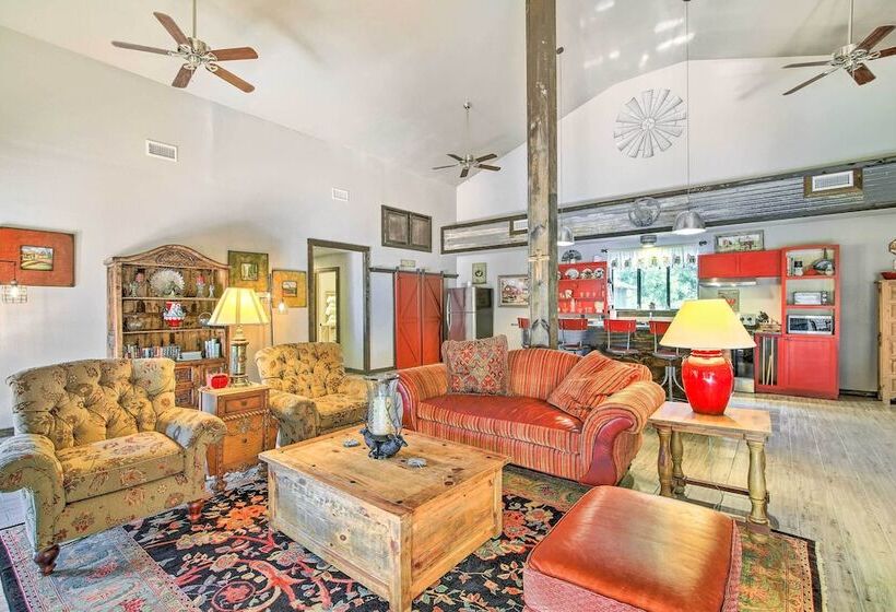 Peaceful Helotes Cabin: Fire Pit, 9 Mi To Old Town