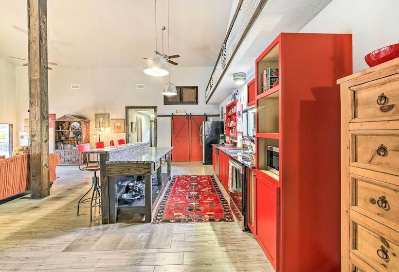 Peaceful Helotes Cabin: Fire Pit, 9 Mi To Old Town