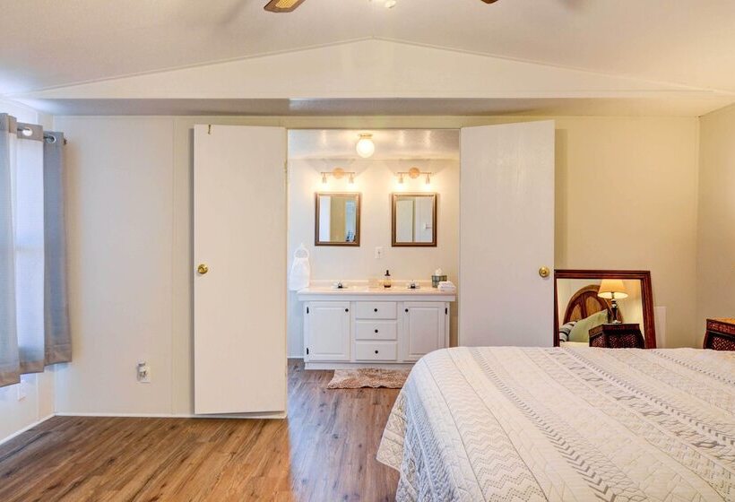 Peaceful Sandia Park Retreat W/ Deck & Views!