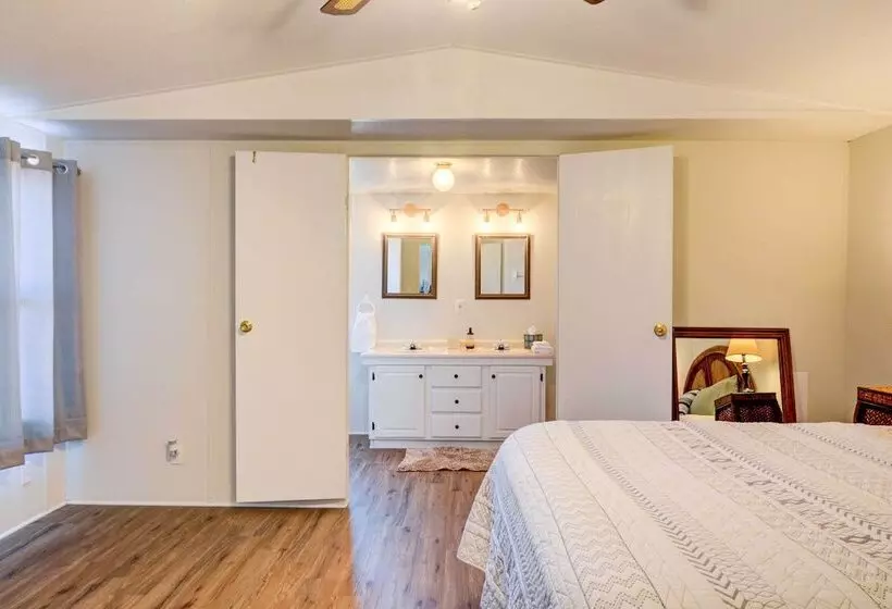 Peaceful Sandia Park Retreat W/ Deck & Views!