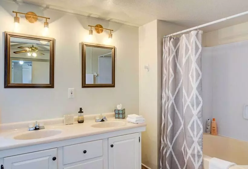 Peaceful Sandia Park Retreat W/ Deck & Views!