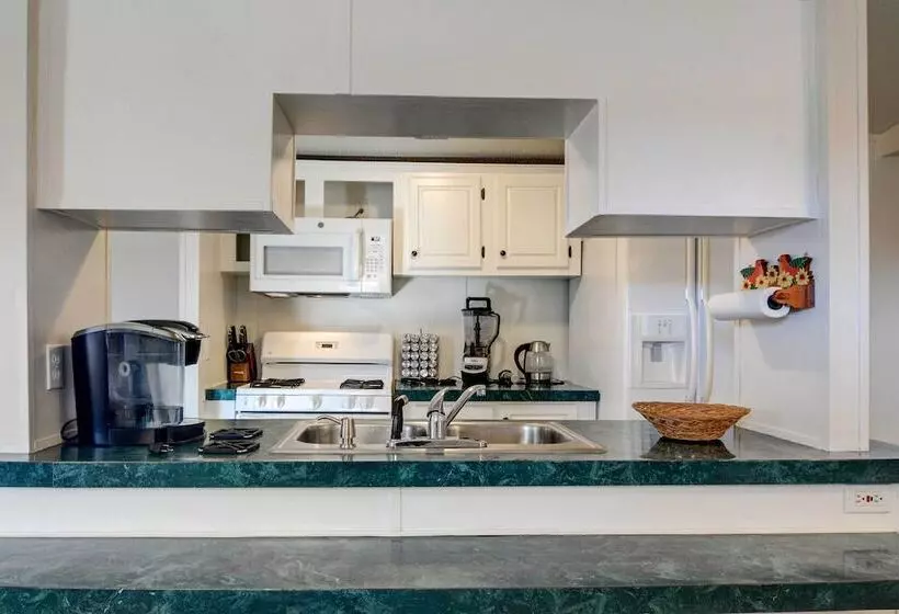 Peaceful Sandia Park Retreat W/ Deck & Views!