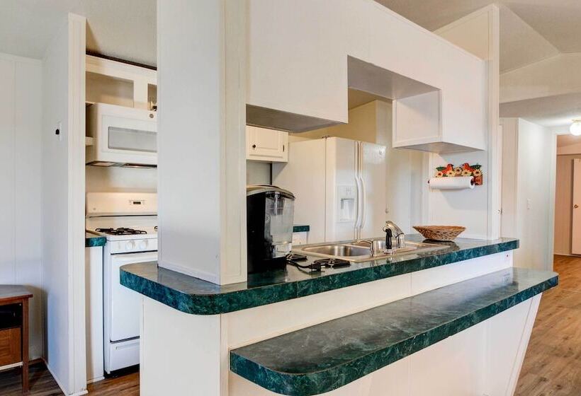 Peaceful Sandia Park Retreat W/ Deck & Views!