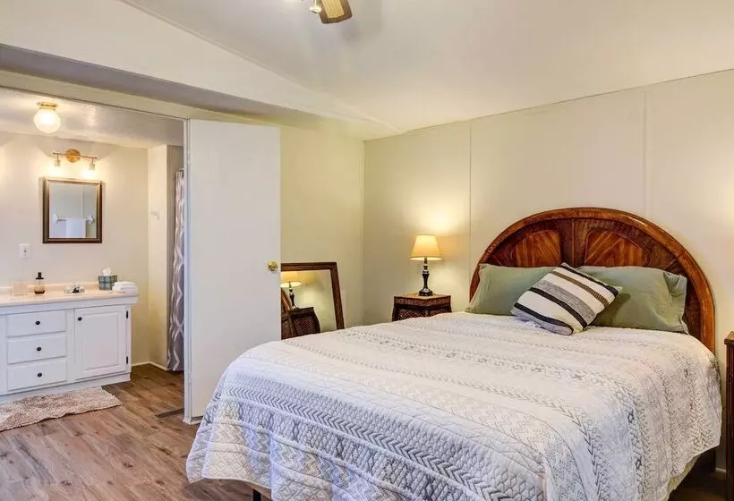 Peaceful Sandia Park Retreat W/ Deck & Views!