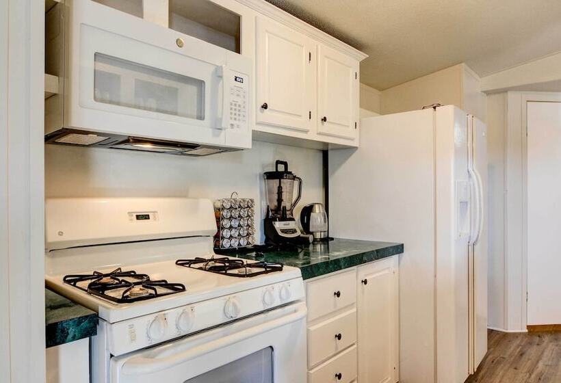 Peaceful Sandia Park Retreat W/ Deck & Views!