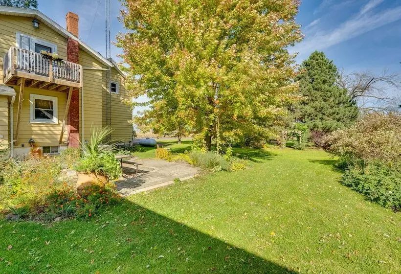 Quaint & Family Friendly Watertown Farmhouse!