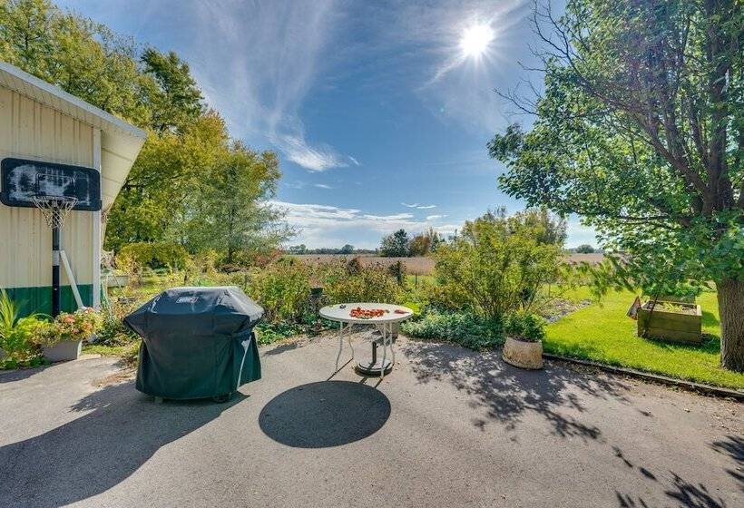 Quaint & Family Friendly Watertown Farmhouse!