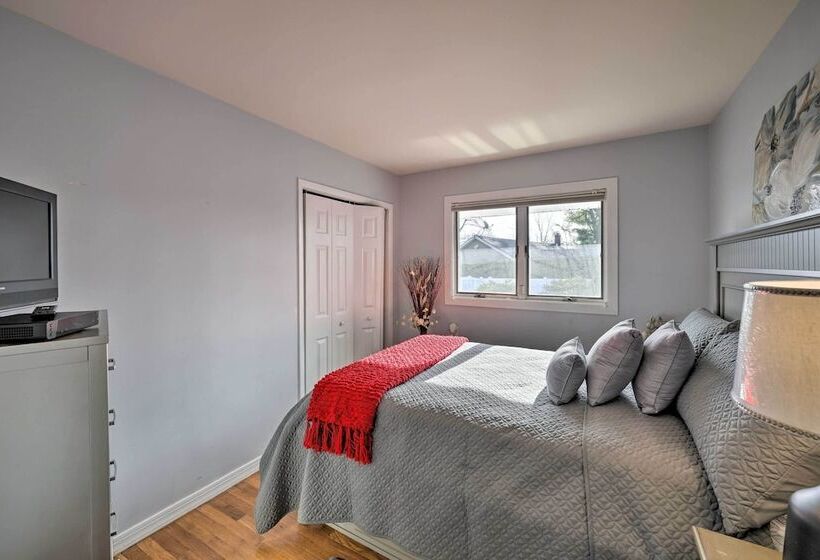 Quiet Commack Cottage W/ Pool, 8 Mi To Beach!