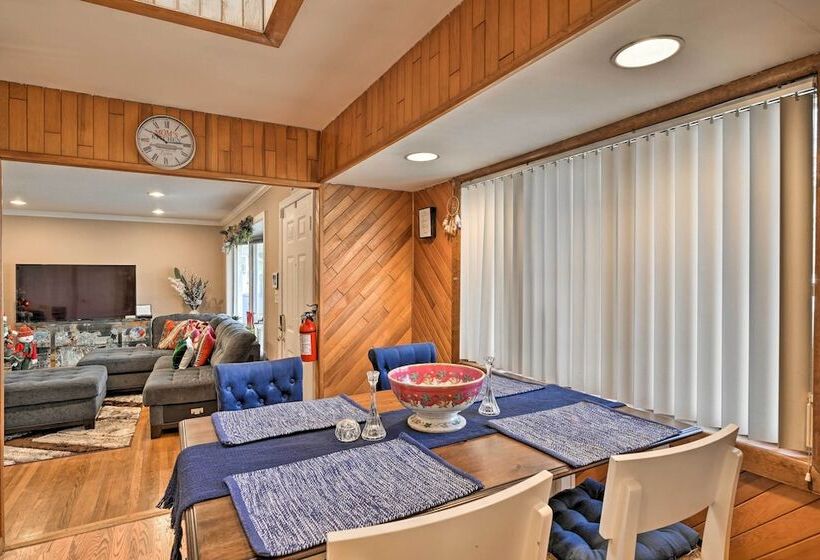 Quiet Commack Cottage W/ Pool, 8 Mi To Beach!