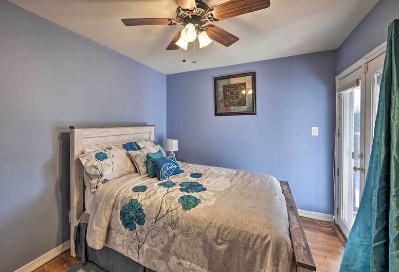 Quiet Commack Cottage W/ Pool, 8 Mi To Beach!