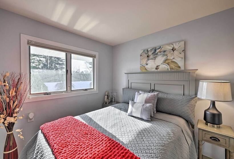 Quiet Commack Cottage W/ Pool, 8 Mi To Beach!