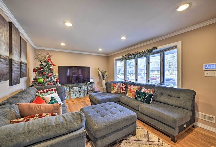 Quiet Commack Cottage W/ Pool, 8 Mi To Beach!