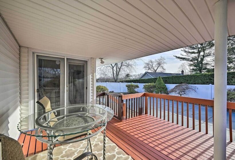 Quiet Commack Cottage W/ Pool, 8 Mi To Beach!