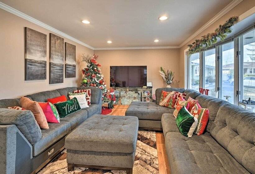 Quiet Commack Cottage W/ Pool, 8 Mi To Beach!