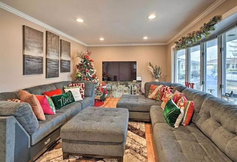 Quiet Commack Cottage W/ Pool, 8 Mi To Beach!