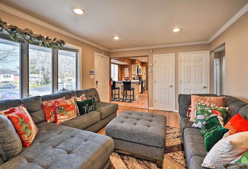 Quiet Commack Cottage W/ Pool, 8 Mi To Beach!