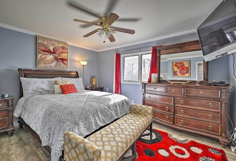 Quiet Commack Cottage W/ Pool, 8 Mi To Beach!