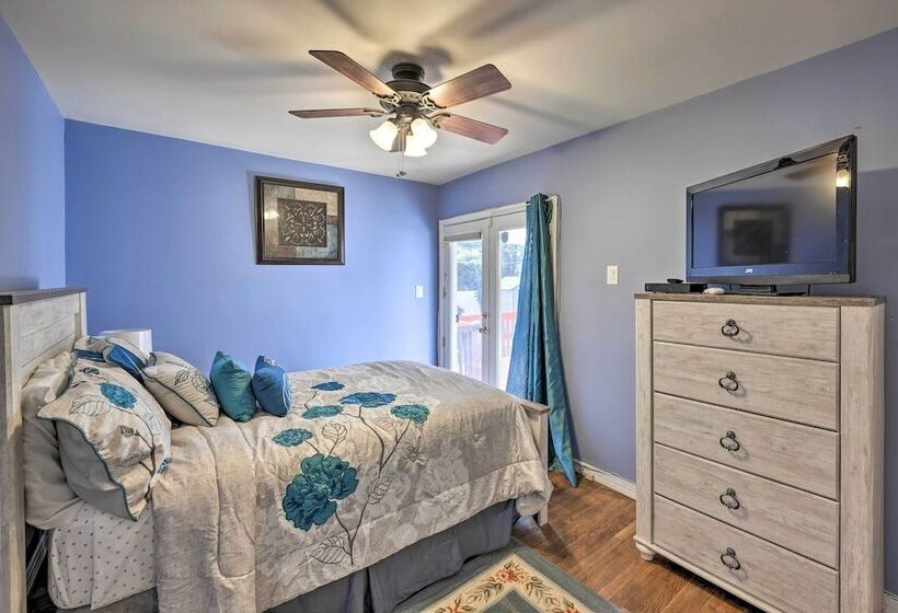 Quiet Commack Cottage W/ Pool, 8 Mi To Beach!