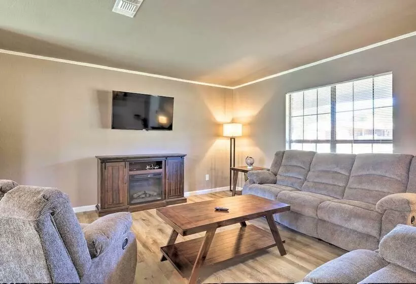 Quiet Haven W/ Hot Tub, 4 Mi To Canyon Lake!