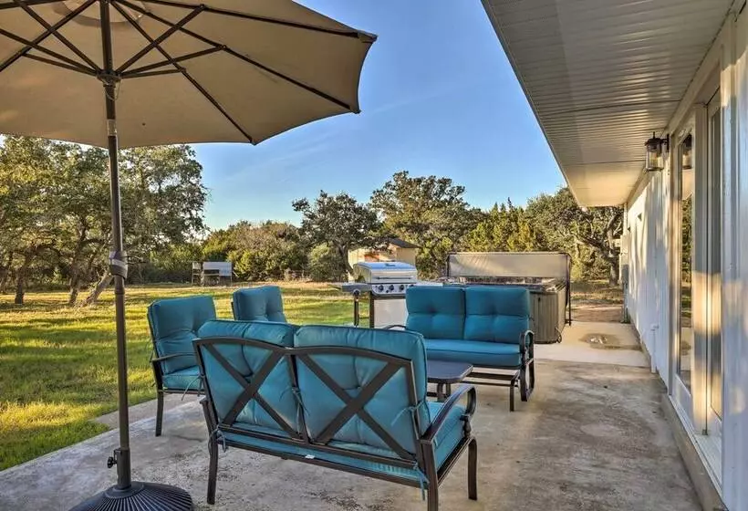 Quiet Haven W/ Hot Tub, 4 Mi To Canyon Lake!