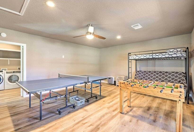 Quiet Haven W/ Hot Tub, 4 Mi To Canyon Lake!