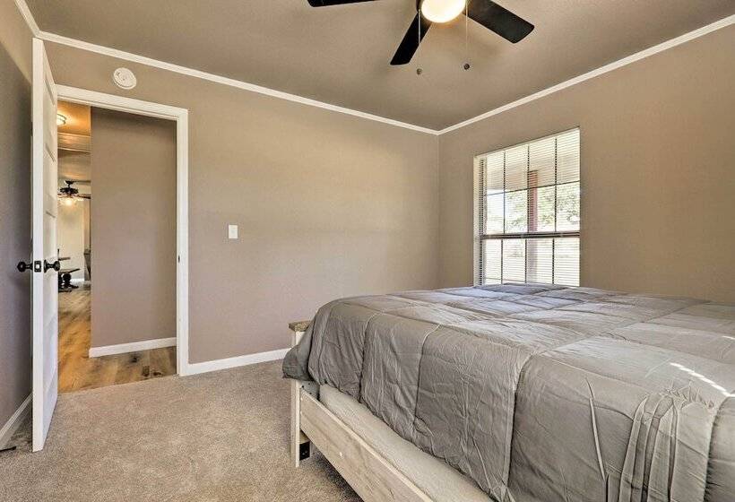 Quiet Haven W/ Hot Tub, 4 Mi To Canyon Lake!