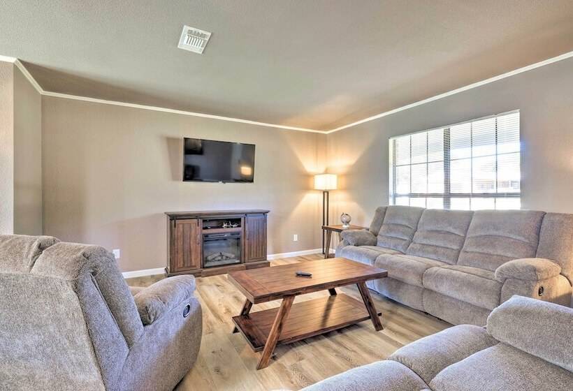 Quiet Haven W/ Hot Tub, 4 Mi To Canyon Lake!