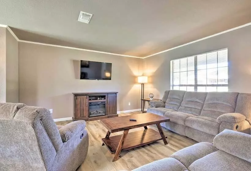 Quiet Haven W/ Hot Tub, 4 Mi To Canyon Lake!