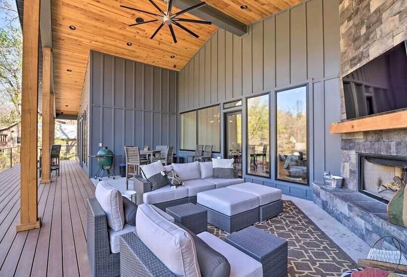 Riverfront Heber Springs Home With Dock & Slip!