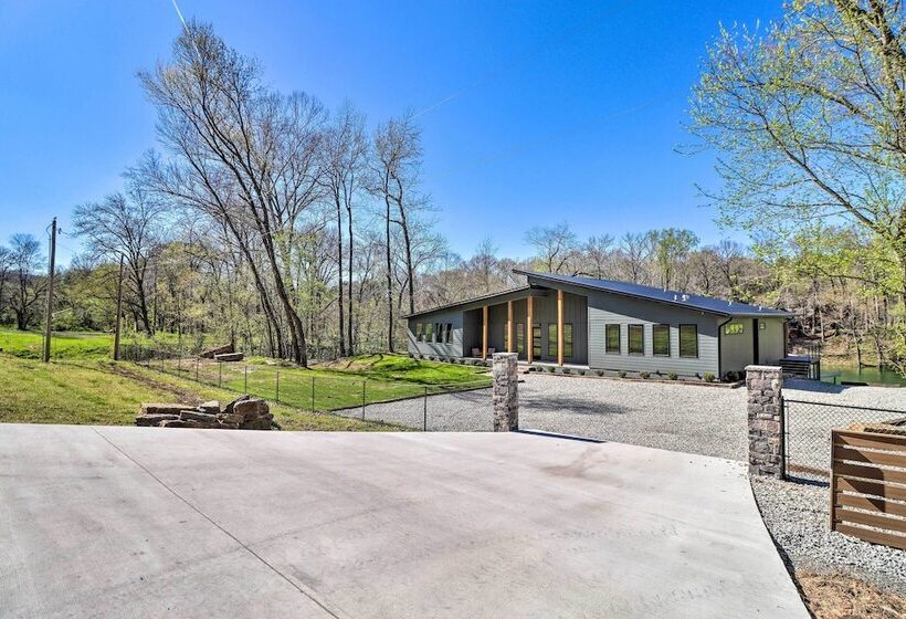 Riverfront Heber Springs Home With Dock & Slip!