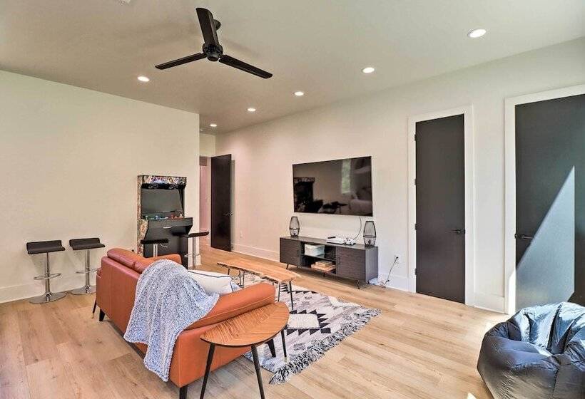 Riverfront Heber Springs Home With Dock & Slip!