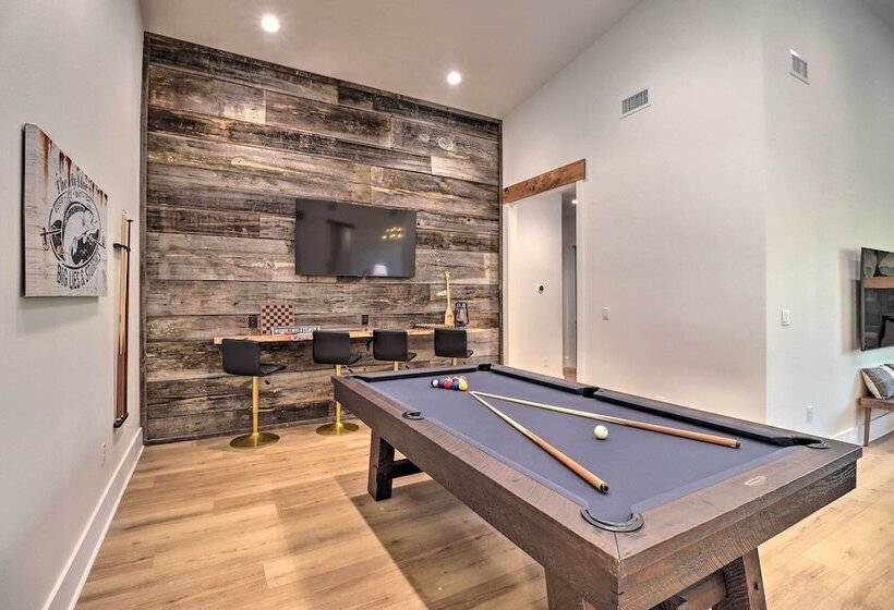 Riverfront Heber Springs Home With Dock & Slip!