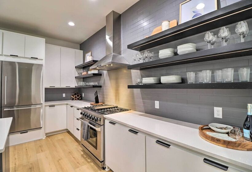 Riverfront Heber Springs Home With Dock & Slip!