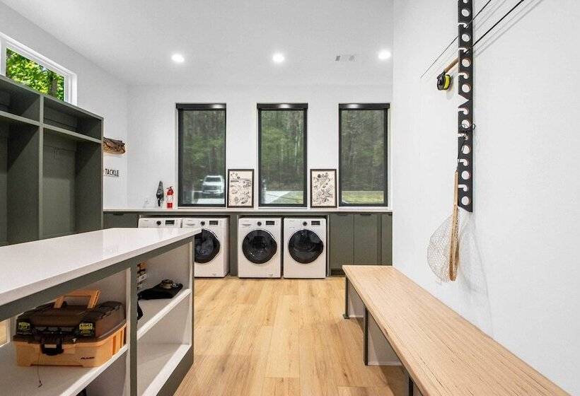 Riverfront Heber Springs Home With Dock & Slip!