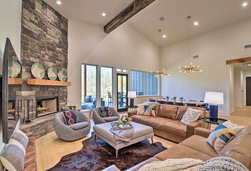 Riverfront Heber Springs Home With Dock & Slip!