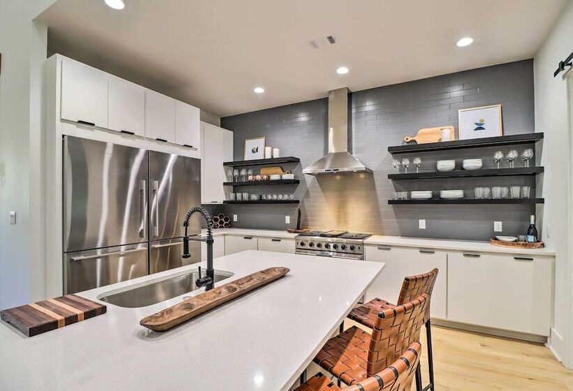 Riverfront Heber Springs Home With Dock & Slip!