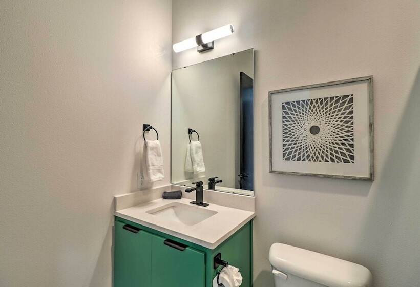 Riverfront Heber Springs Home With Dock & Slip!