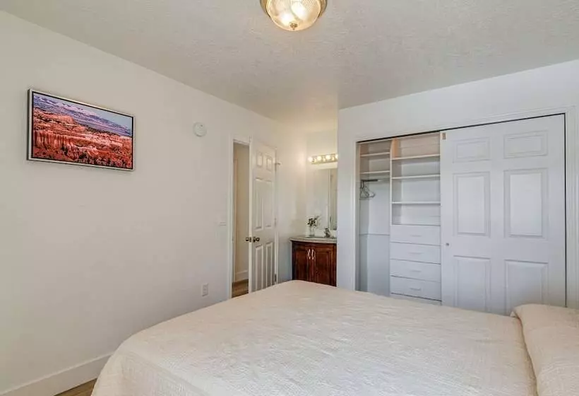 Scenic Large Group Retreat, 1 Mi To Bryce Canyon!