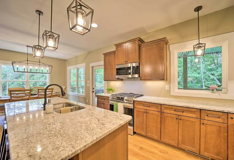 Scenic Sapphire Hideaway 5 Mi To Ski Resort!