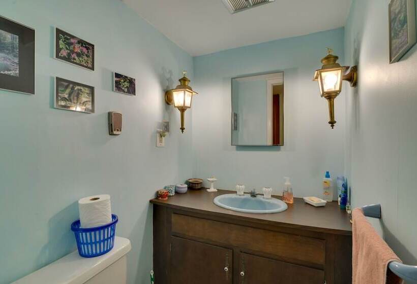 Secluded Stroudsburg Home   5 Mi To Ski Resort