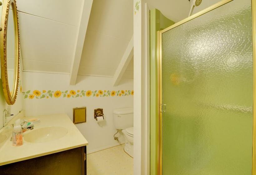 Secluded Stroudsburg Home   5 Mi To Ski Resort