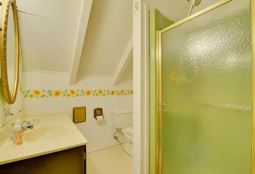 Secluded Stroudsburg Home   5 Mi To Ski Resort