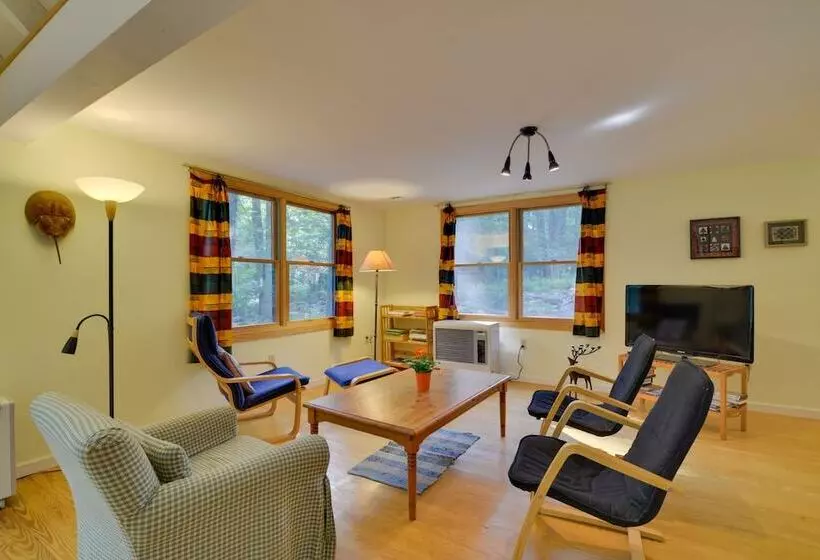 Secluded Stroudsburg Home   5 Mi To Ski Resort