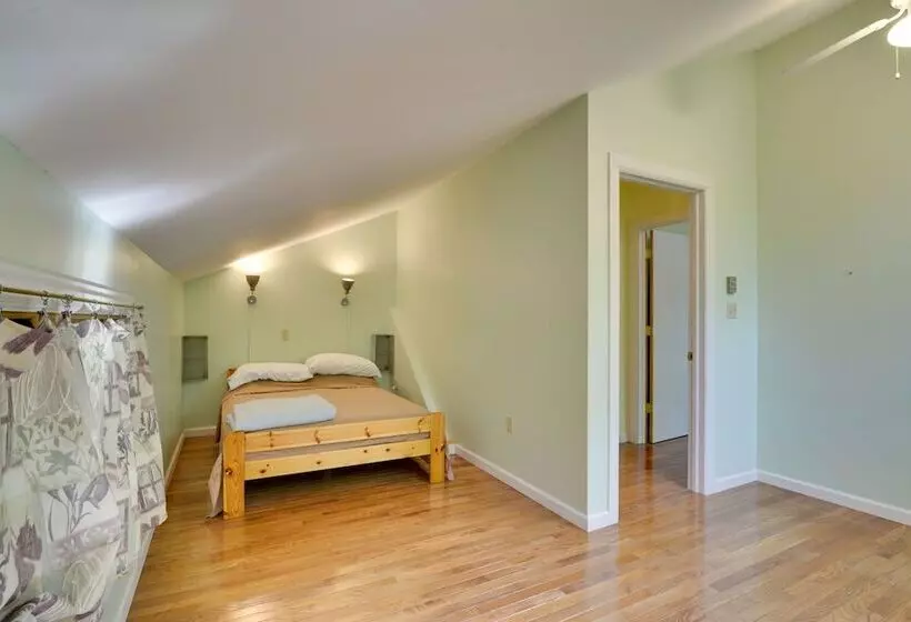 Secluded Stroudsburg Home   5 Mi To Ski Resort