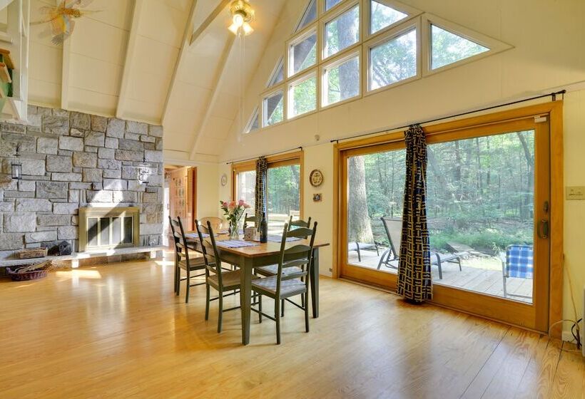 Secluded Stroudsburg Home   5 Mi To Ski Resort